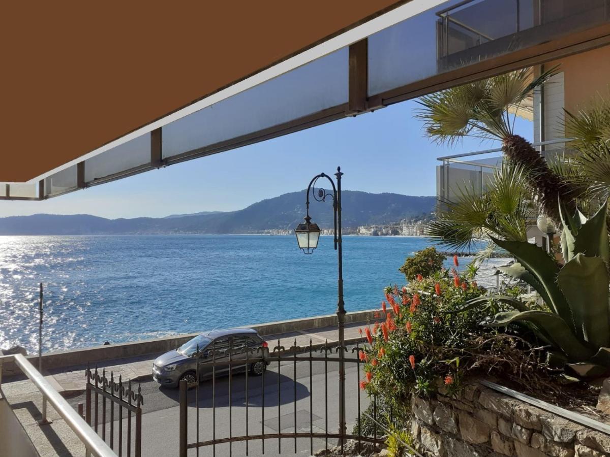 Cadorna Fronte Mare Apartman Alassio Kültér fotó
