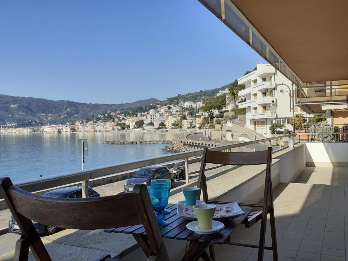 Cadorna Fronte Mare Apartman Alassio Kültér fotó