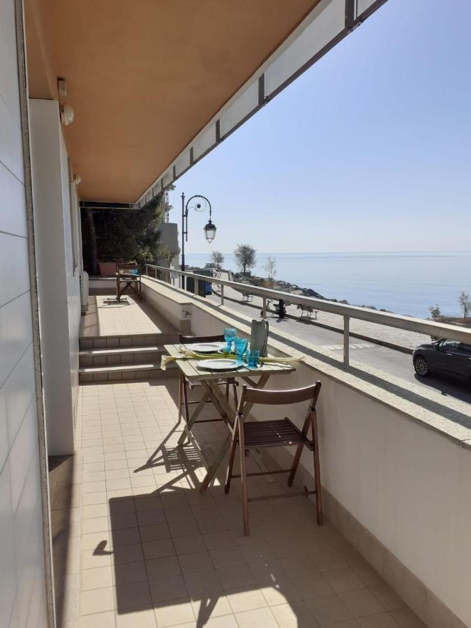 Cadorna Fronte Mare Apartman Alassio Kültér fotó