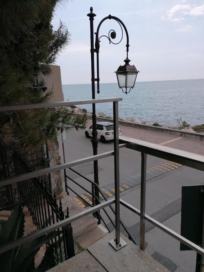 Cadorna Fronte Mare Apartman Alassio Kültér fotó